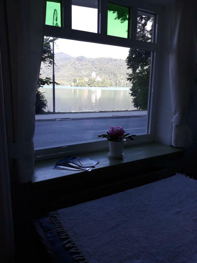Pletna Lake View Apartment Bled Bagian luar foto