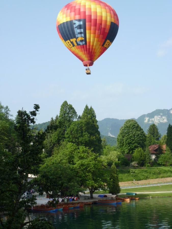 Pletna Lake View Apartment Bled Bagian luar foto