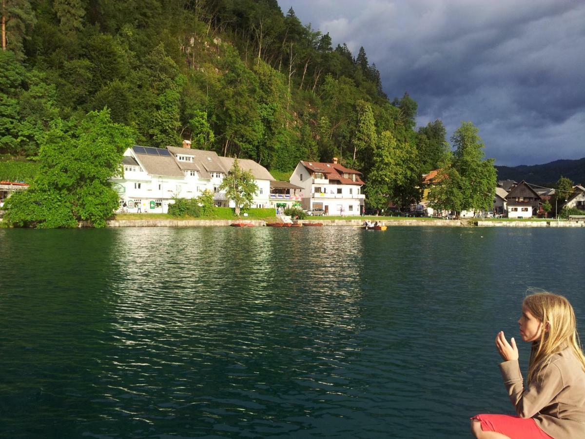 Pletna Lake View Apartment Bled Bagian luar foto
