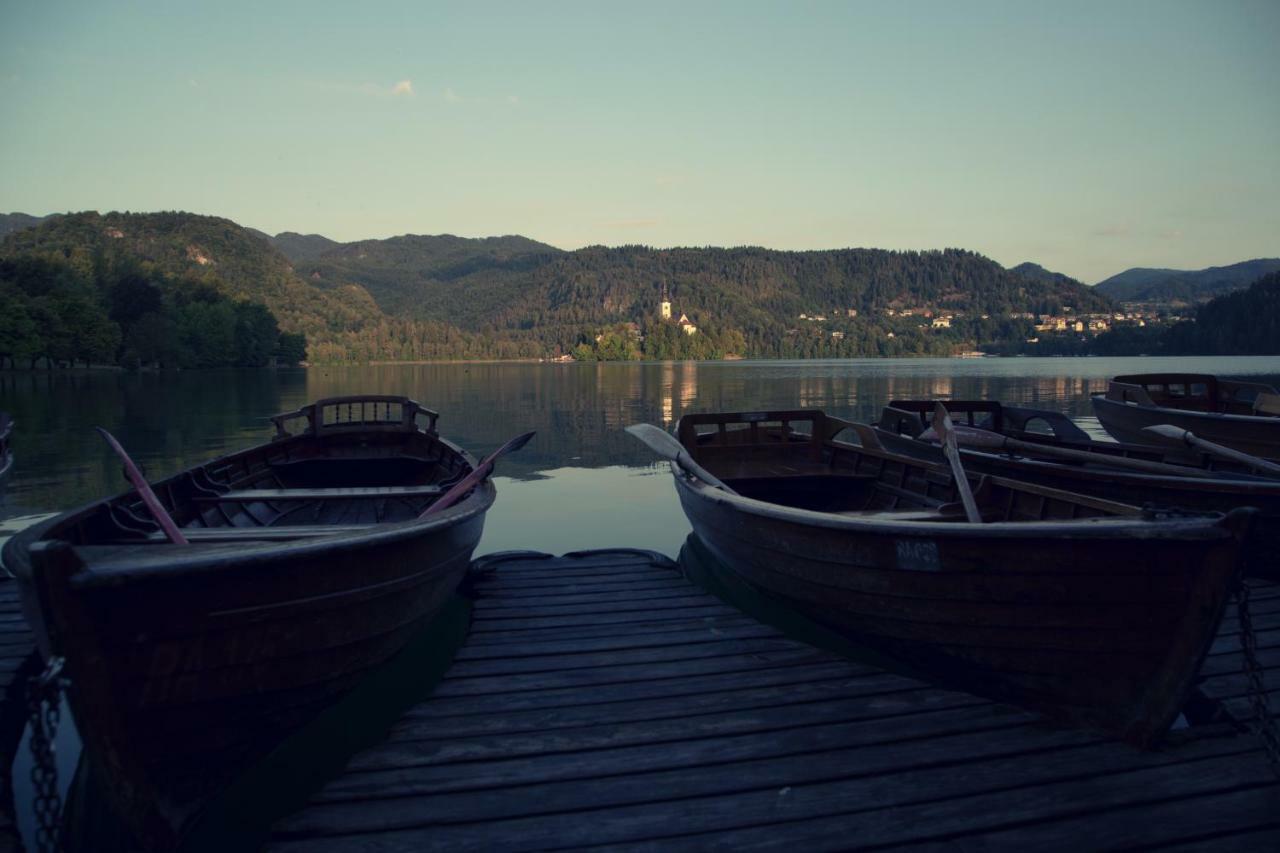 Pletna Lake View Apartment Bled Bagian luar foto