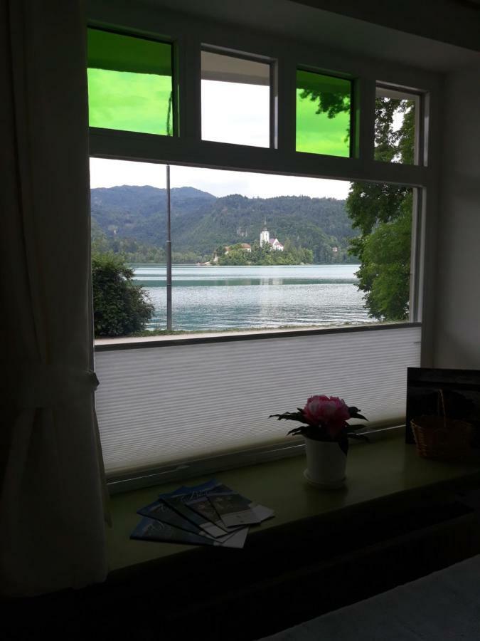 Pletna Lake View Apartment Bled Bagian luar foto